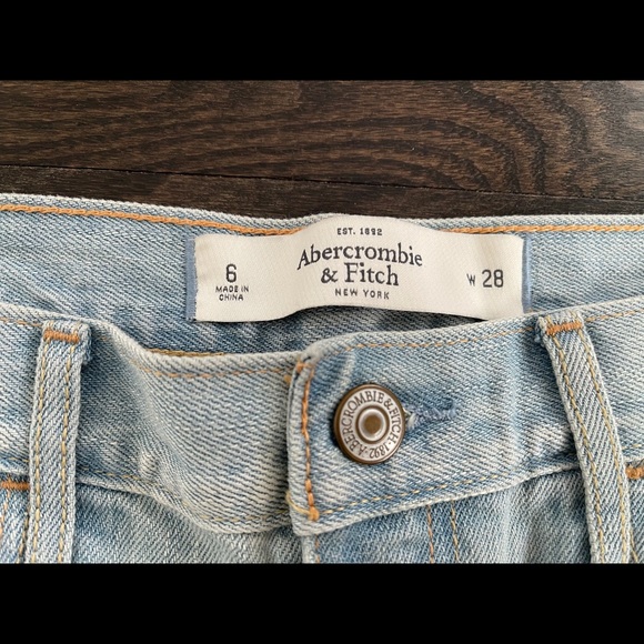 NWT Abercrombie & fitch women denim shorts - Picture 3 of 6